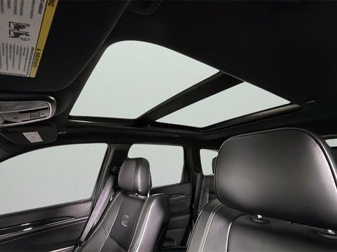 Used 2017 Jeep Grand Cherokee Overland image 26