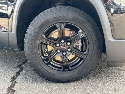 Used 2023 GMC Acadia AT4 w/ Technology Package AWD/4WD image 4