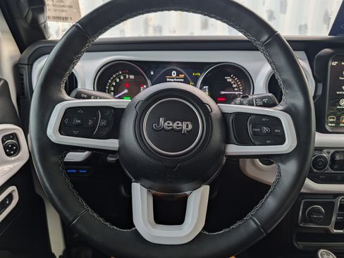 Used 2022 Jeep Wrangler Unlimited Sahara w/ Cold Weather Group AWD/4WD image 27