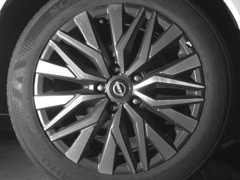Used 2025 Nissan Altima 2.5 SV FWD image 15