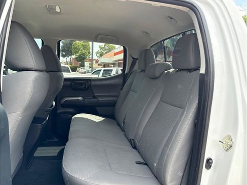Used 2017 Toyota Tacoma SR5 w/ Tow Package RWD image 21