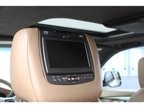 Used 2018 Cadillac Escalade Platinum AWD/4WD image 15
