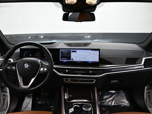 Used 2024 BMW X5 xDrive40i w/ Premium Package AWD/4WD image 12