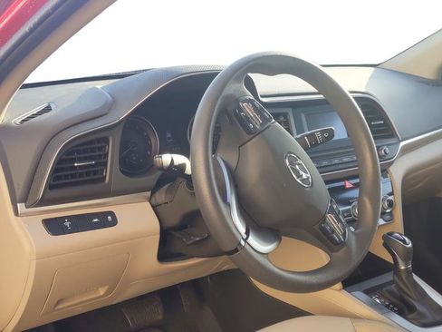 Used 2020 Hyundai Elantra SE image 19