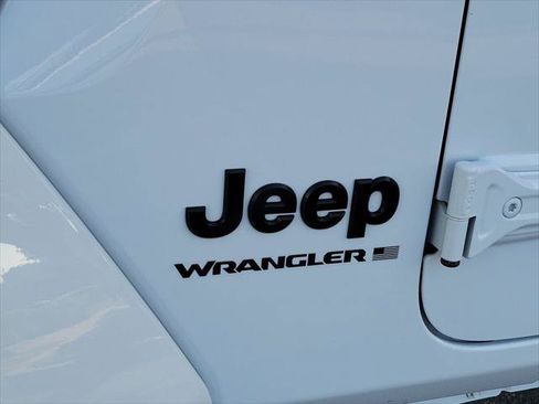 Certified 2025 Jeep Wrangler Unlimited Sahara AWD/4WD image 23