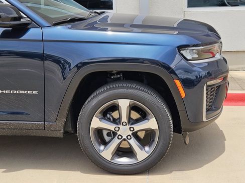 New 2026 Jeep Grand Cherokee Limited AWD/4WD image 6