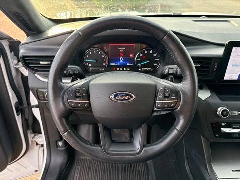 Used 2020 Ford Explorer XLT w/ Comfort Package AWD/4WD image 16