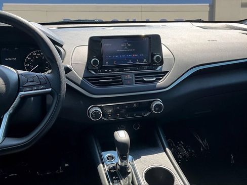 Used 2022 Nissan Altima 2.5 S FWD image 11