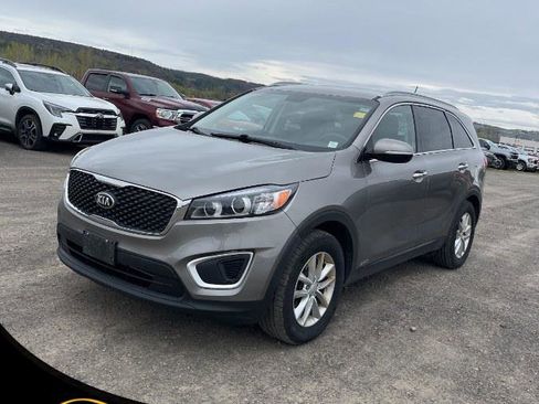 Used 2017 Kia Sorento AWD image 3