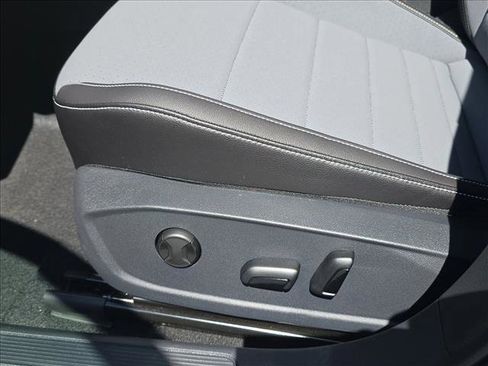 New 2026 Volkswagen Jetta SE FWD image 7