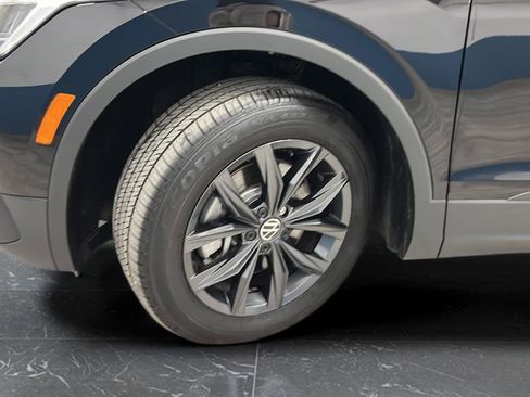 Used 2024 Volkswagen Tiguan SE w/ Panoramic Sunroof Package image 35