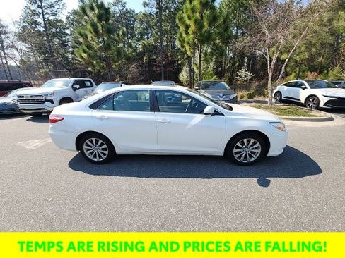 Used 2015 Toyota Camry XLE w/ Moonroof Package image 16