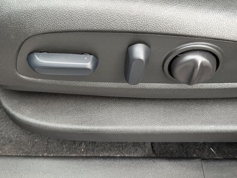 Used 2022 Chevrolet Equinox RS w/ RS Leather Package FWD image 17