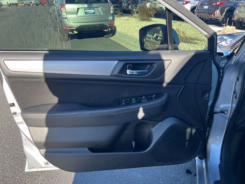 Used 2015 Subaru Legacy 2.5i Premium w/ Moonroof Package AWD/4WD image 22