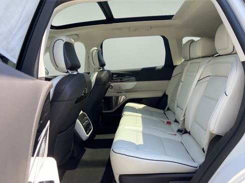 New 2025 Lincoln Nautilus Black Label w/ Jet Appearance Package image 8