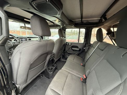 Used 2021 Jeep Wrangler Unlimited Sport image 23