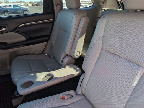 Used 2016 Toyota Highlander Limited image 13