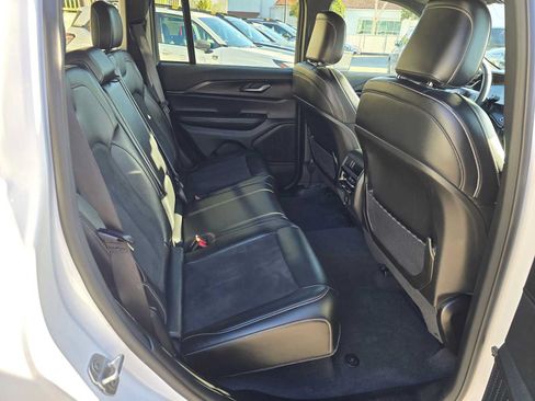 Used 2024 Jeep Grand Cherokee Altitude RWD image 12