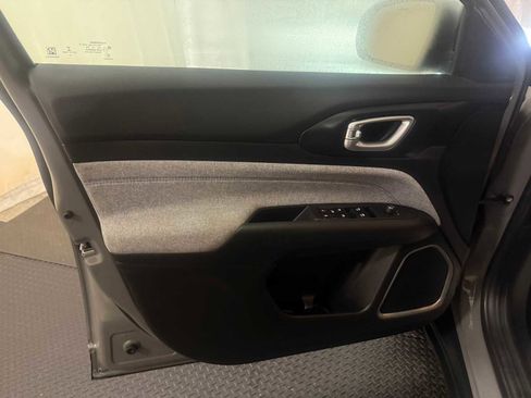 Used 2023 Jeep Compass Latitude image 20