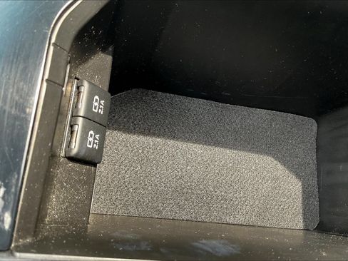 Used 2018 Toyota Camry XLE FWD image 15