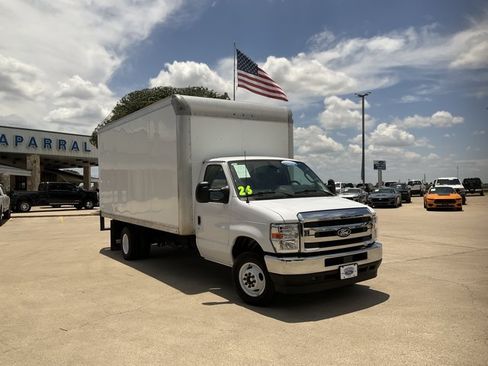 Used 2026 Ford E-450 and Econoline 450 Super Duty w/ Power Equipment Group RWD image 1