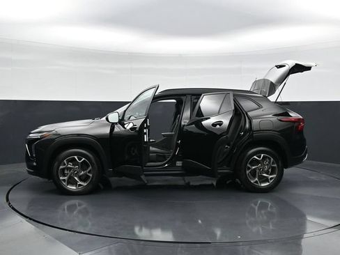 Used 2025 Chevrolet Trax LT w/ LT Convenience Package FWD image 49