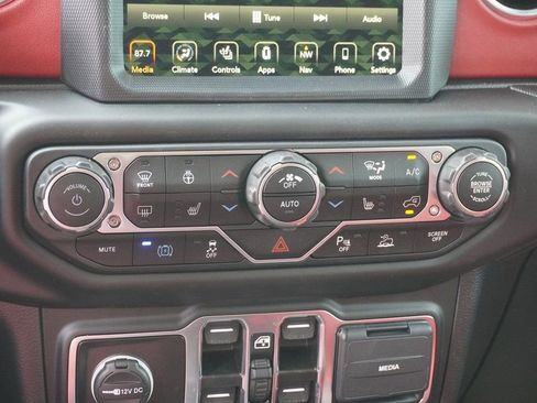 Used 2023 Jeep Wrangler Unlimited Rubicon 4xe image 25