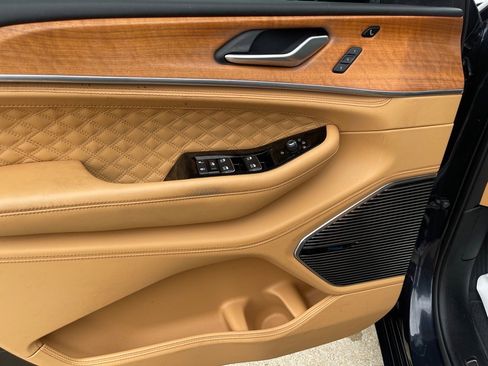 Used 2023 Jeep Grand Cherokee L Summit image 19