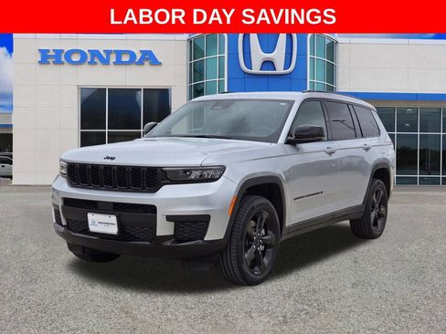 Used 2025 Jeep Grand Cherokee L Laredo RWD image 7