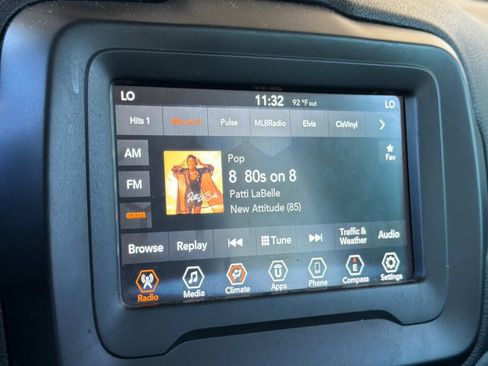 Used 2020 Jeep Renegade Latitude w/ Popular Equipment Group FWD image 17