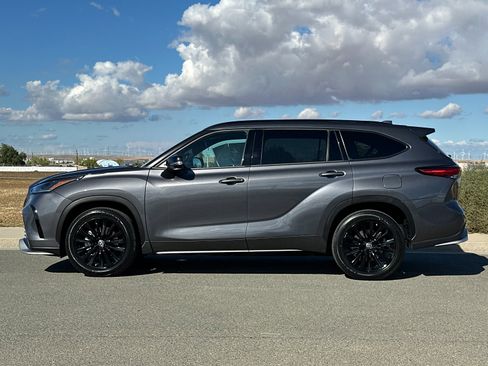 Used 2023 Toyota Highlander XSE image 7