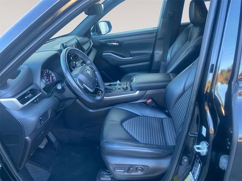Certified 2022 Toyota Highlander XSE image 9