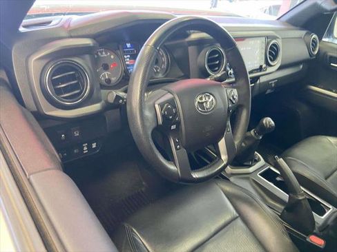Certified 2022 Toyota Tacoma TRD Off-Road w/ TRD Premium Off Road Package AWD/4WD image 15