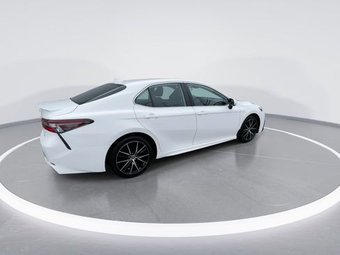 Used 2021 Toyota Camry SE w/ Cold Weather Package image 21