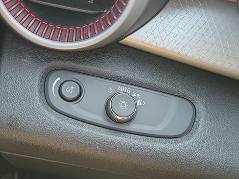 Certified 2024 Chevrolet Trax RS FWD image 18