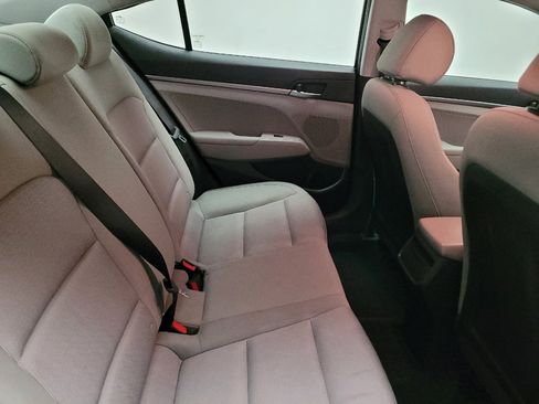 Used 2017 Hyundai Elantra SE image 19