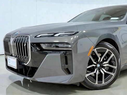 Used 2024 BMW i7 xDrive60 image 3