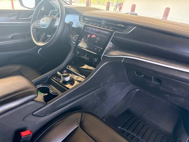 Used 2024 Jeep Grand Cherokee Limited w/ Black Appearance Package AWD/4WD image 12
