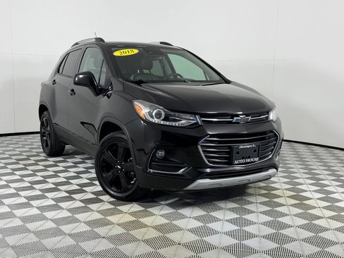 Used 2018 Chevrolet Trax Premier w/ Midnight Edition AWD/4WD image 2