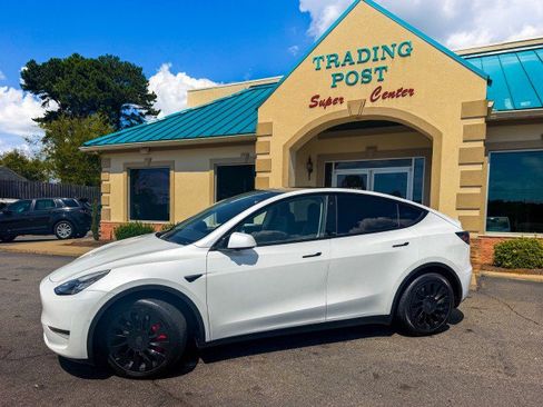 Used 2021 Tesla Model Y Long Range AWD/4WD image 3