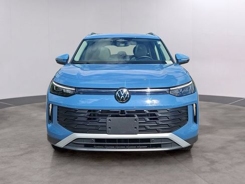 Used 2025 Volkswagen Tiguan SE w/ Panoramic Sunroof Package AWD/4WD image 2