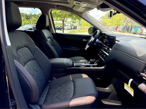 New 2026 Nissan Pathfinder Platinum w/ Accent Package FWD image 13