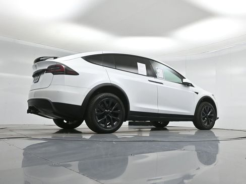 Used 2022 Tesla Model X image 44