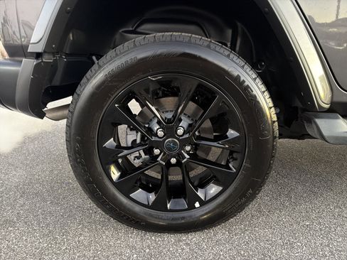 Used 2025 Jeep Wrangler Sahara image 18