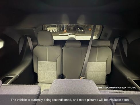 Used 2025 GMC Acadia Elevation image 13