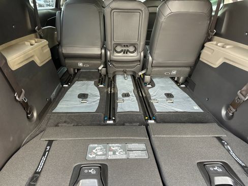 New 2026 Kia Carnival LXS image 16