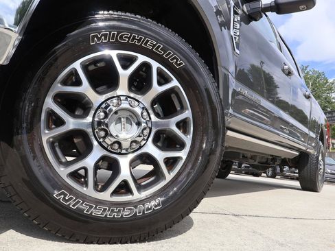Used 2021 Ford F350 Lariat w/ Lariat Ultimate Package AWD/4WD image 28