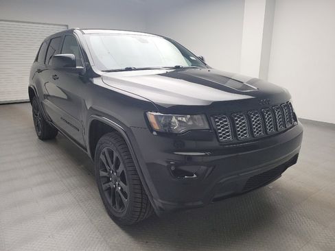 Used 2020 Jeep Grand Cherokee Altitude AWD/4WD image 13