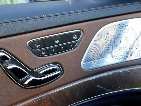 Used 2015 Mercedes-Benz S 550 4MATIC Sedan image 22