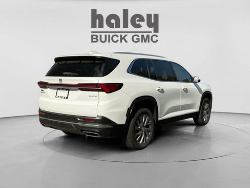 Used 2025 Buick Enclave Preferred FWD image 5